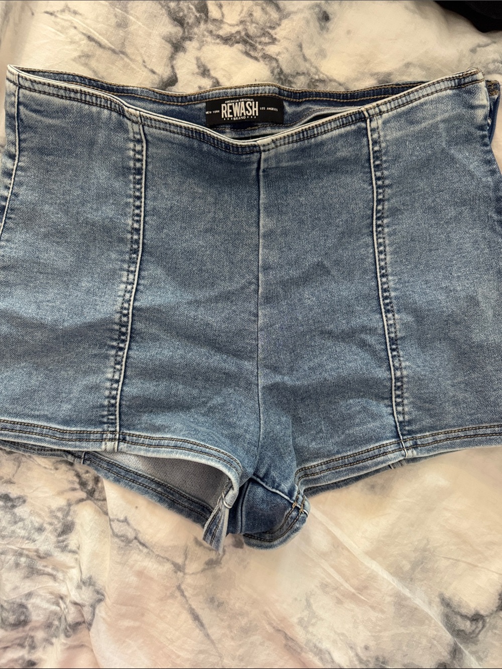 Rewash Women's Fitted High-Rise Jean Shorts in Light Blue Wash